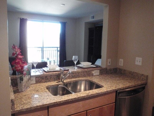 Building Photo - 2050 Jamieson Ave