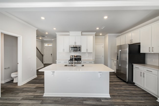 Foto del edificio - Beautiful New Construction End Unit Townho...