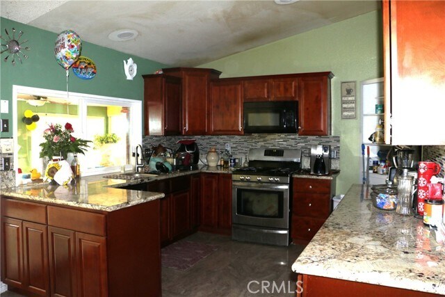 Building Photo - 661 S Yucca Ave