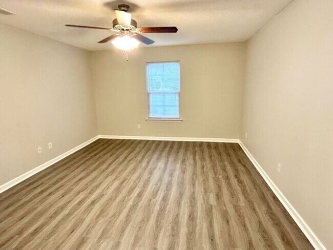 Foto del edificio - Affordable renovated 4BR home near Hacks Cross & 385