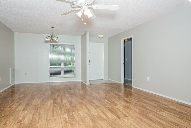 Foto del edificio - 3907 Lemonwood Dr