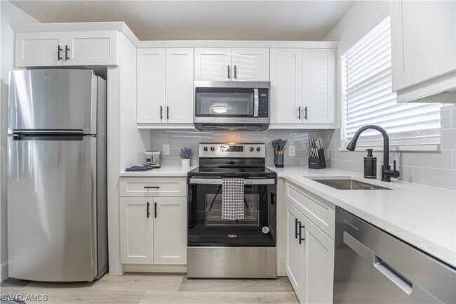 Foto del edificio - 200 Forest Lakes Blvd