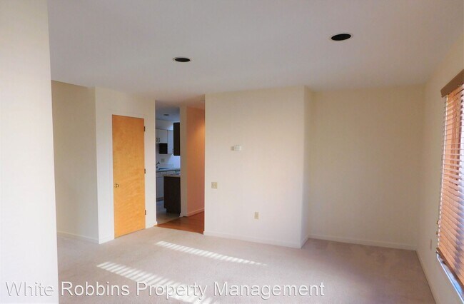 Building Photo - 3 br, 2.5 bath House - 8 Steeplechase Road