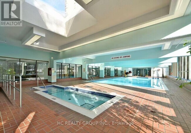 Photo du bâtiment - 55 Bamburgh Cir