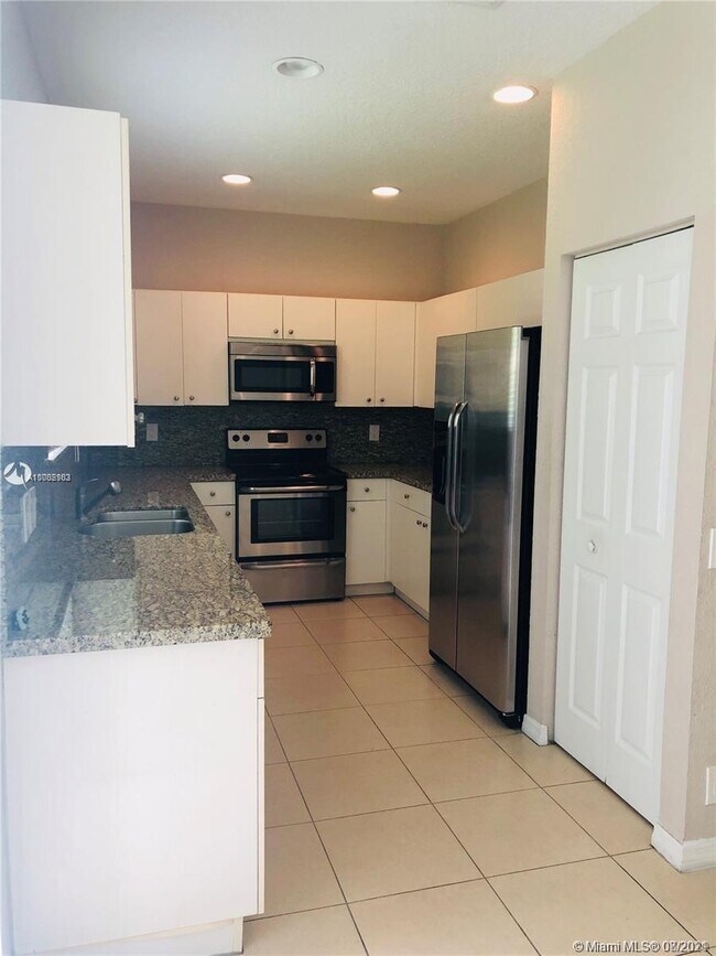 Building Photo - 1216 Golden Cane Dr