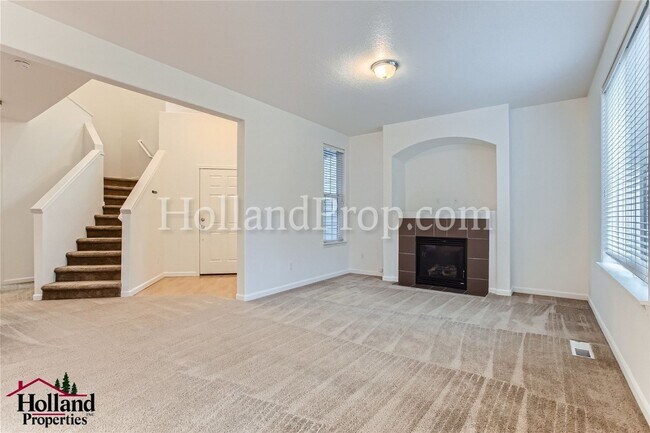 Building Photo - Beautiful Two-Level Hillsboro Home in Wond...