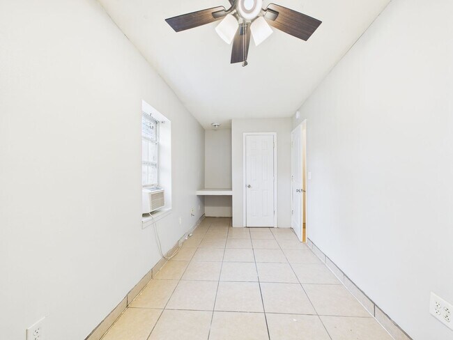 Building Photo - 508 General Mouton Ave
