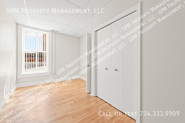 Foto del edificio - 412 Grand River Ave