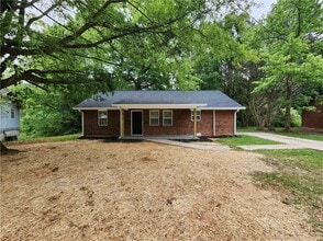 Building Photo - 723 W Creek Cir