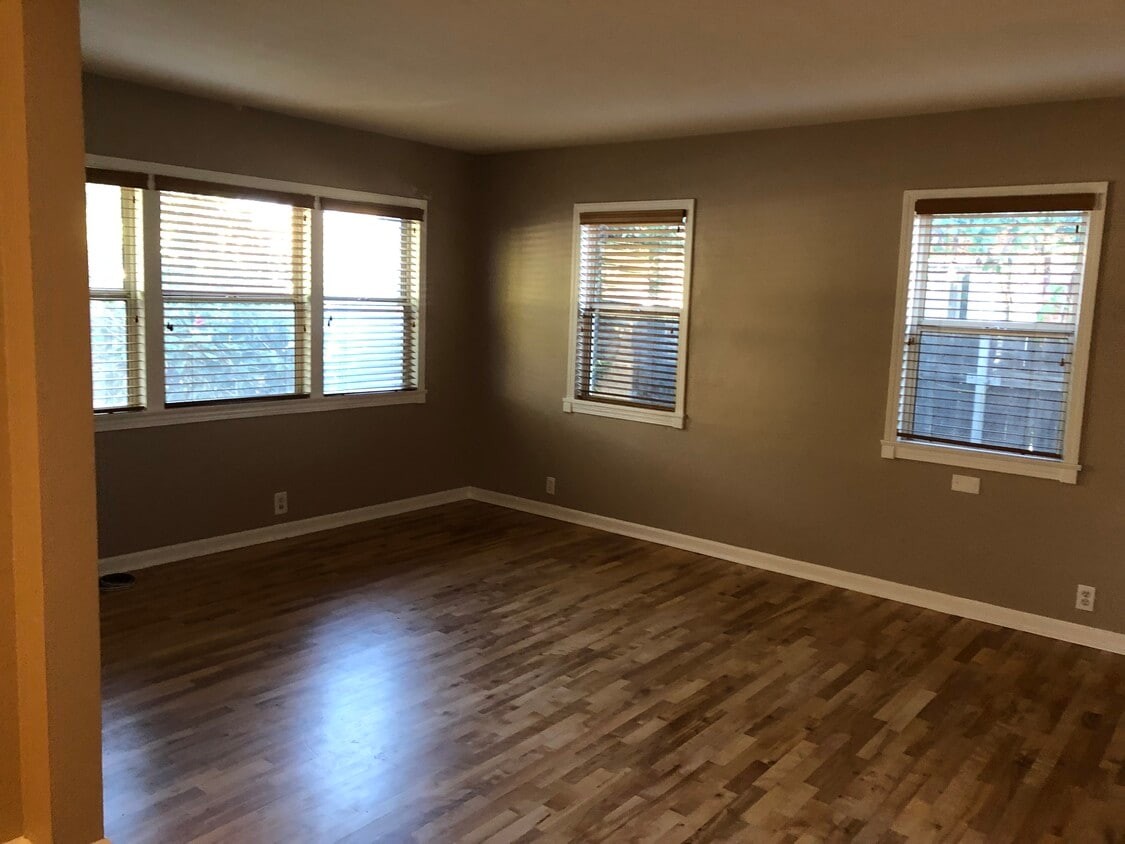 726 Glenoaks Blvd, San Fernando, CA 91340 Townhouse for Rent in San