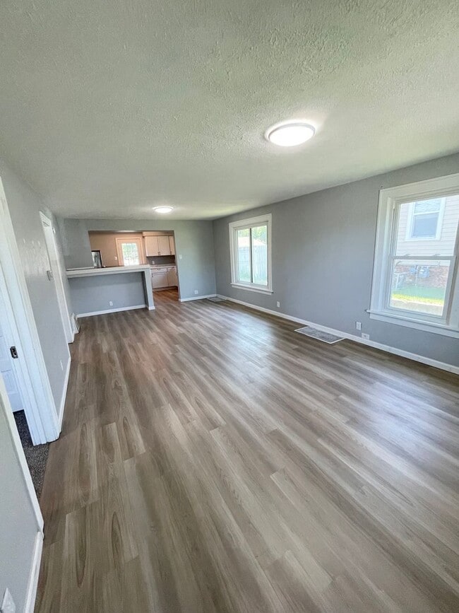 Building Photo - 3 Bedroom 1 Bathroom House for Rent