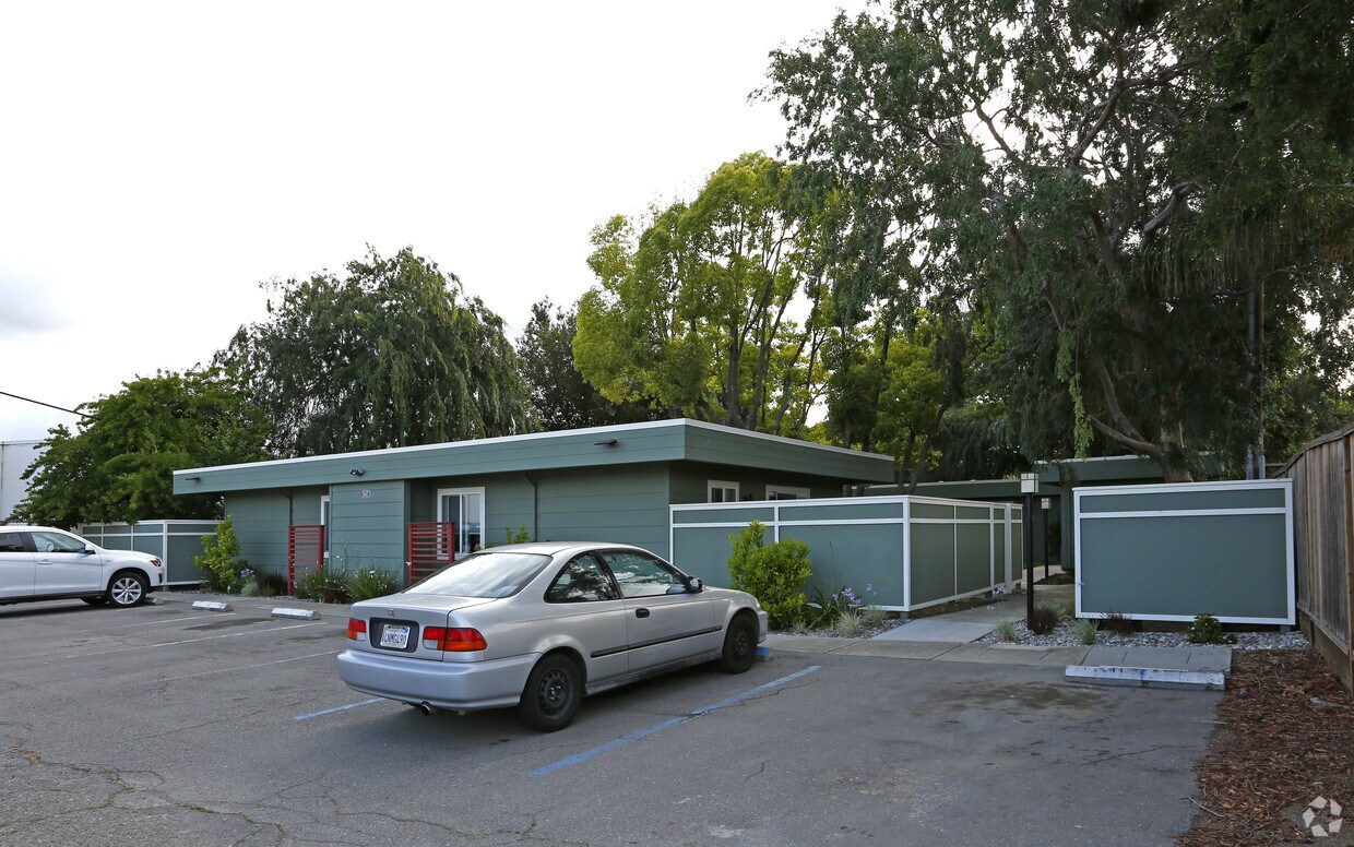 Primary Photo - 2467 Newhall St