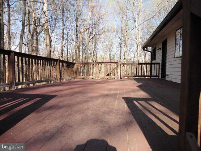Building Photo - 814 Rustic Ln