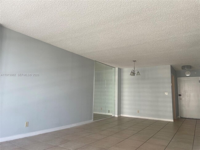 Building Photo - 2049 S Ocean Dr