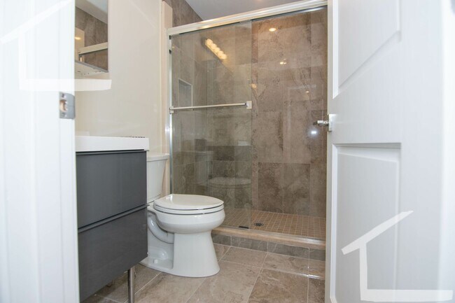 Foto del edificio - 2BED+2BATH New construction directly acros...