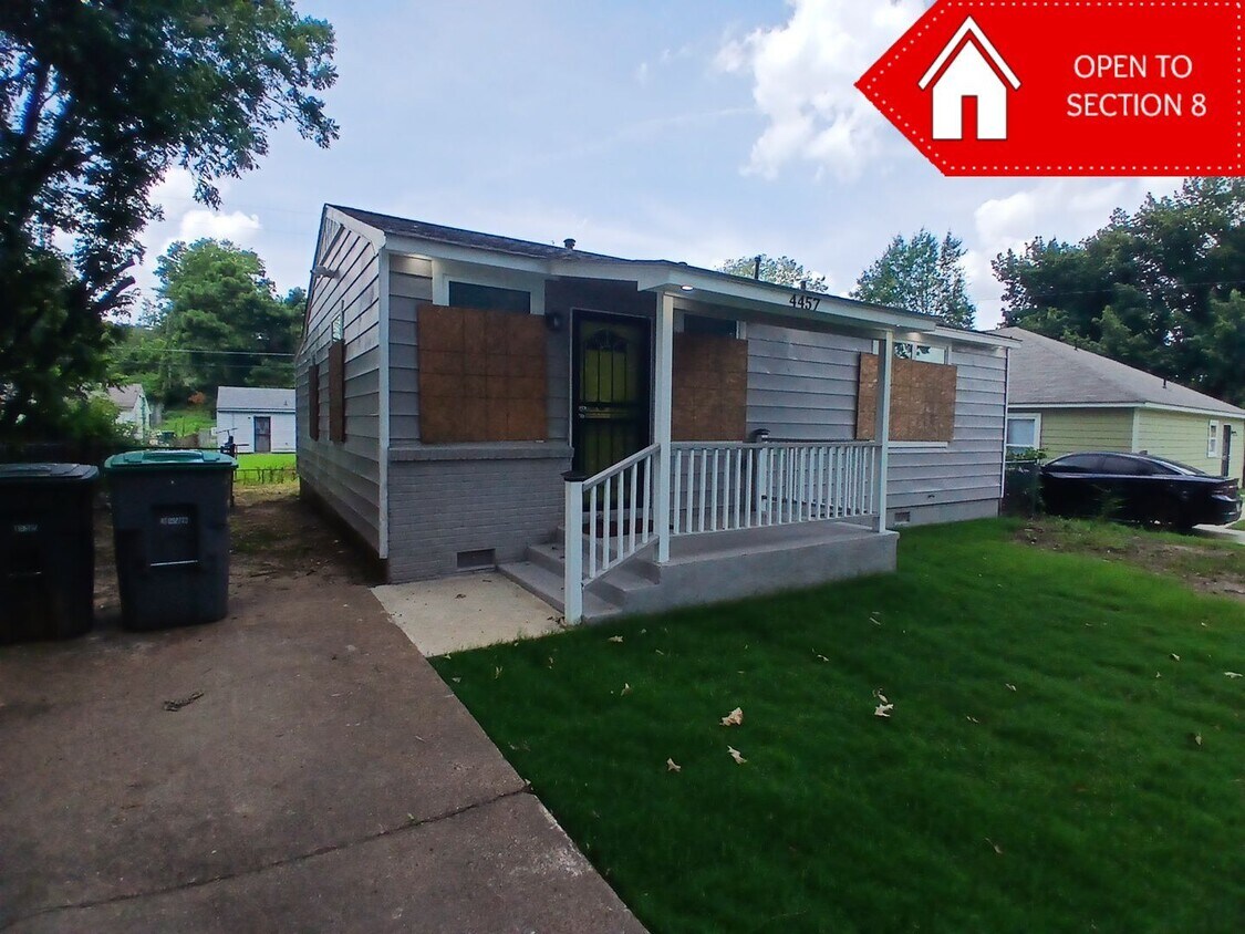 Foto principal - Renovated 3 bedroom 2 bath home - Open To ...