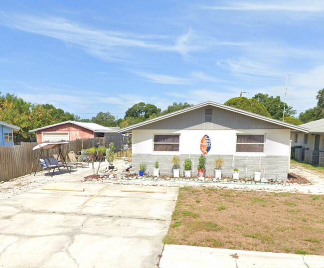 Foto del edificio - 2 bed one bath duplex