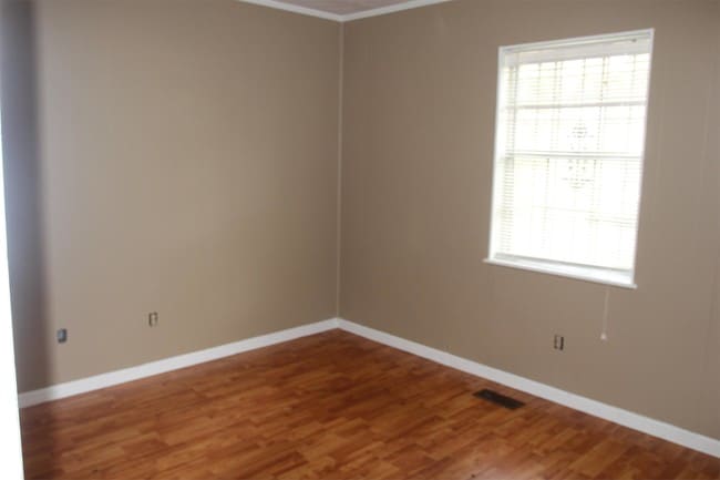 Building Photo - 2000 Coves Ct