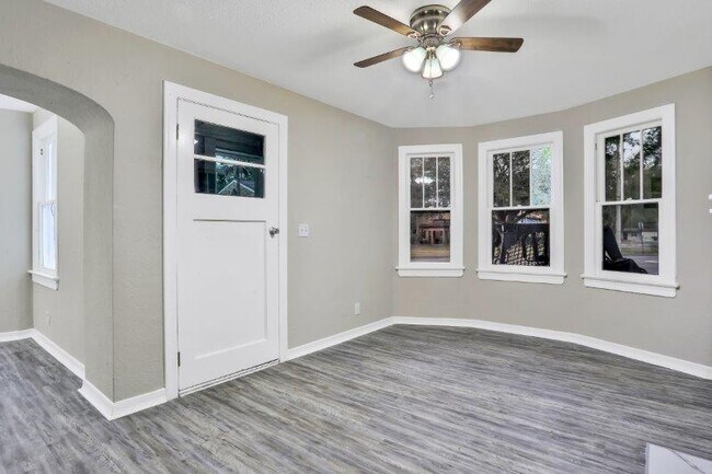 Foto del edificio - 2227 Blanding Blvd
