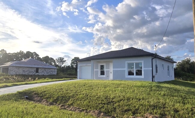 Foto del edificio - Brand New 2/2/1- Great SW Lehigh Acres Location-close to SR 82
