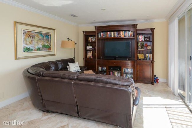 Building Photo - 4 br, 3.5 bath Townhome - Waterside Village