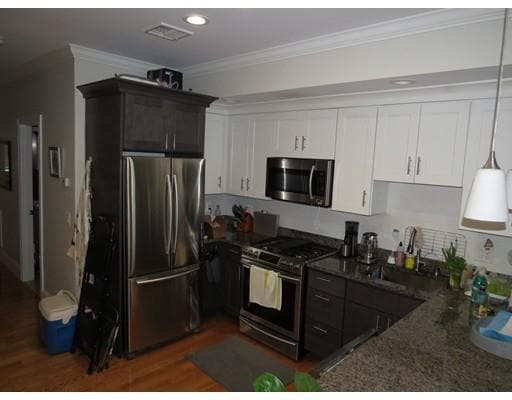 Building Photo - 208 I St