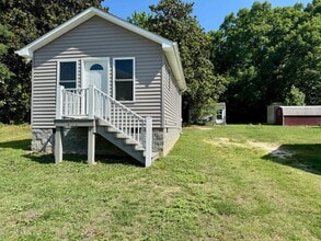Building Photo - 513 Pleasant St