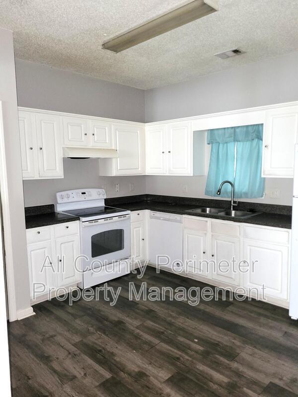 Foto del edificio - 7620 Creekside Ln