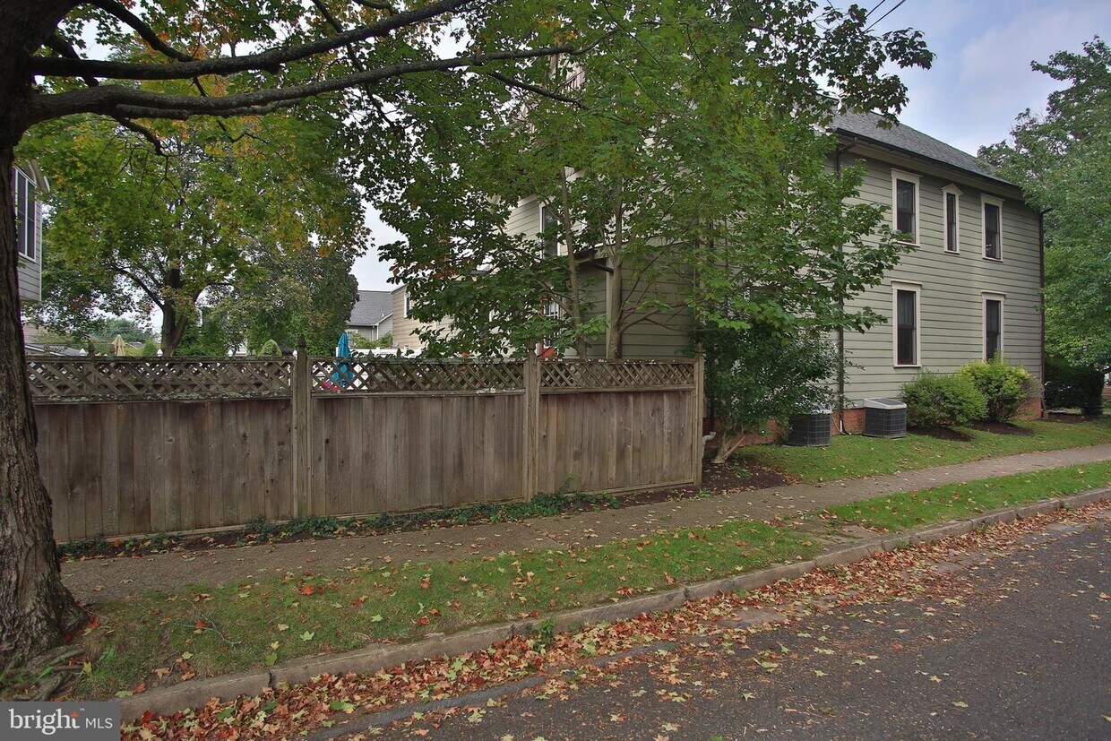 100 N Clinton St Unit 1, Doylestown, PA 18901 Condo for Rent in