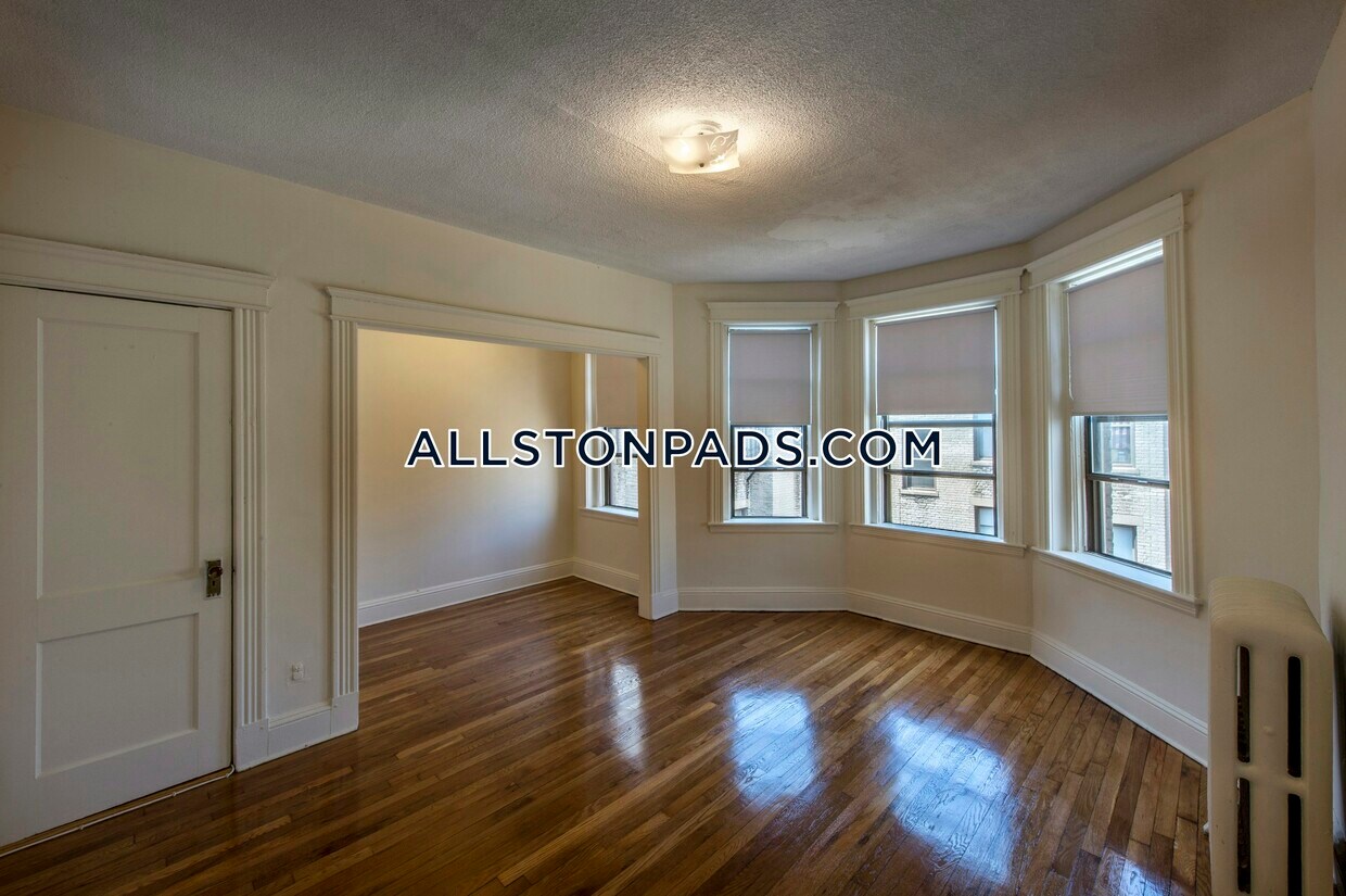 Primary Photo - 1156 Commonwealth Ave