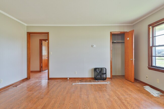 Foto del edificio - Charming Brick Home with Carport!