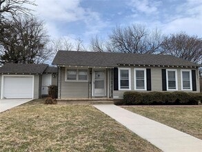 Building Photo - 607 E Hale Ave