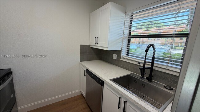 Foto del edificio - 11477 NW 39th Ct