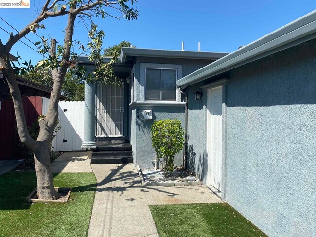 Building Photo - 84 Dimaggio Ave
