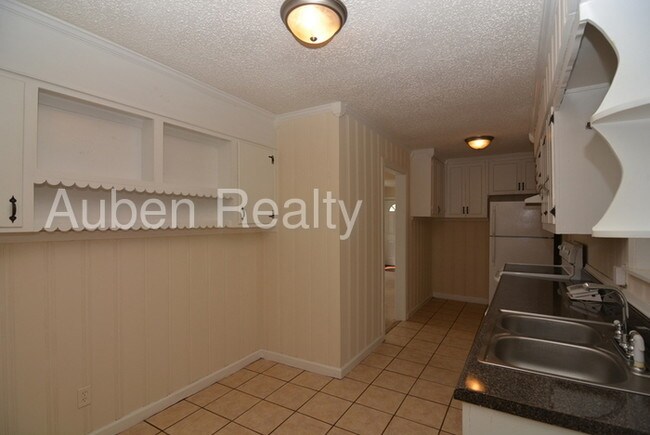 Building Photo - 1122 Murphy St