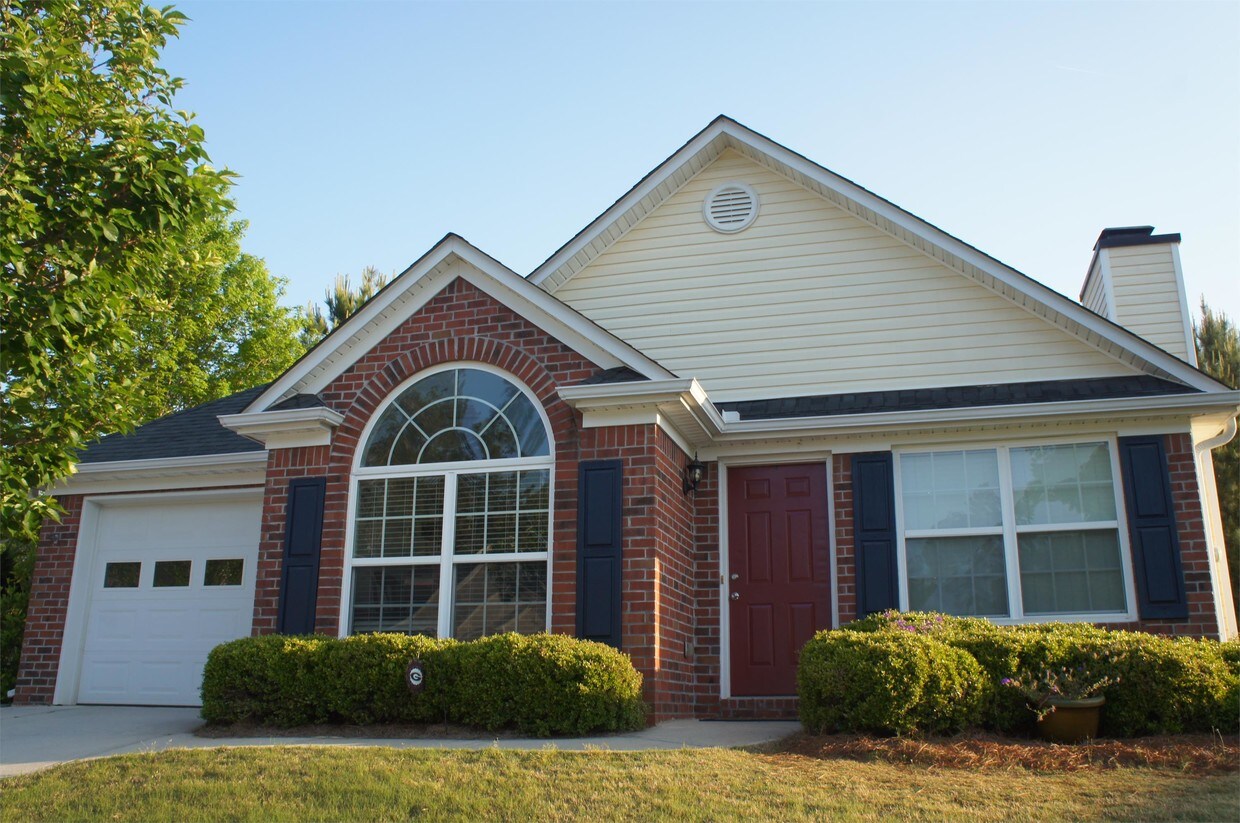 Foto principal - 130 Pine Bark Ln