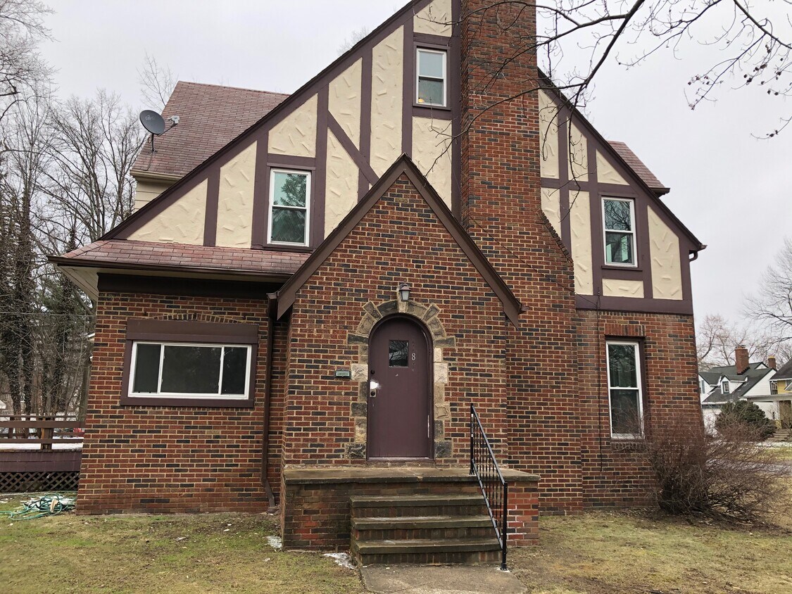 Primary Photo - 1181 Pomona Rd