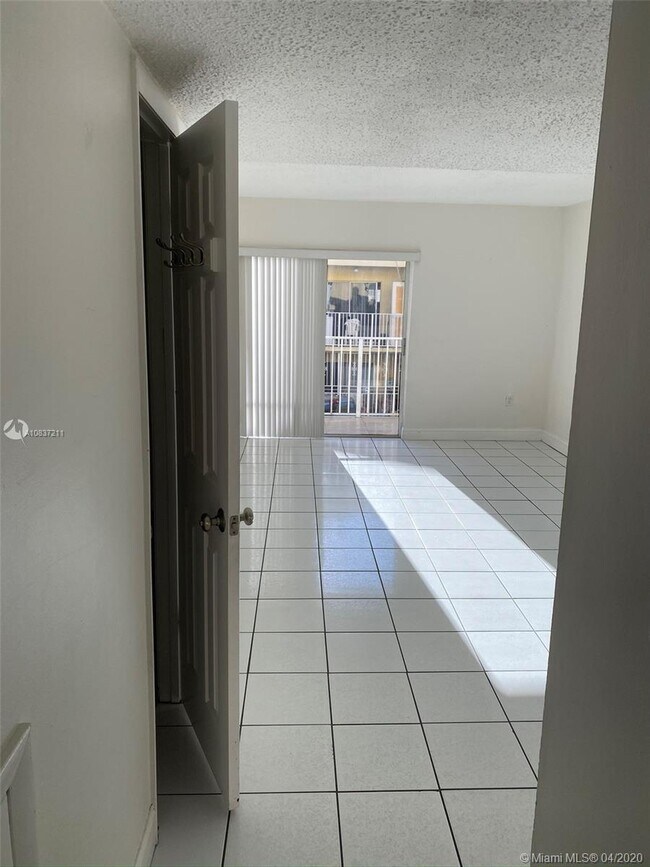 Building Photo - 2710 W 76th St