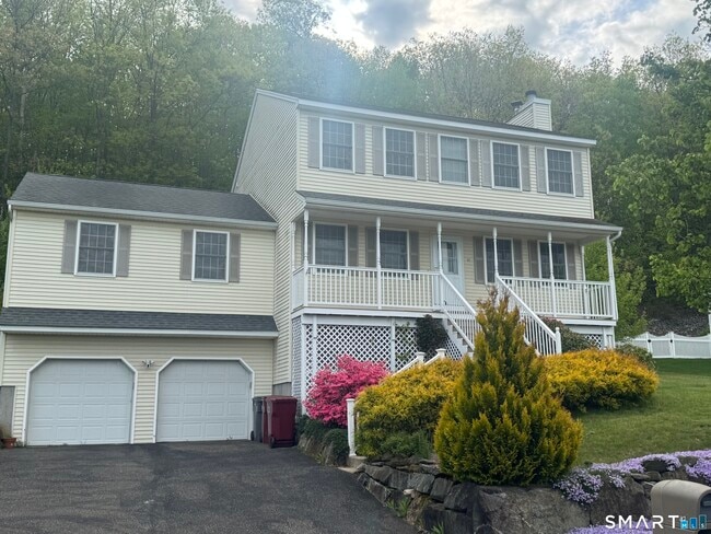 Foto del edificio - 32 Tyler Hill Rd