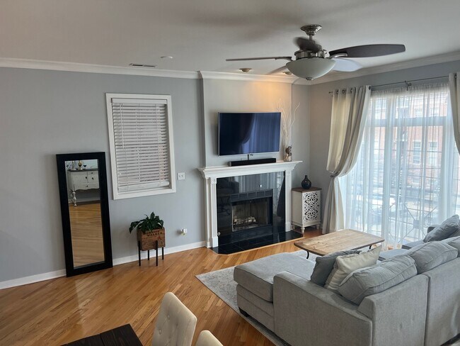 Foto del edificio - 2623 W Belmont Ave