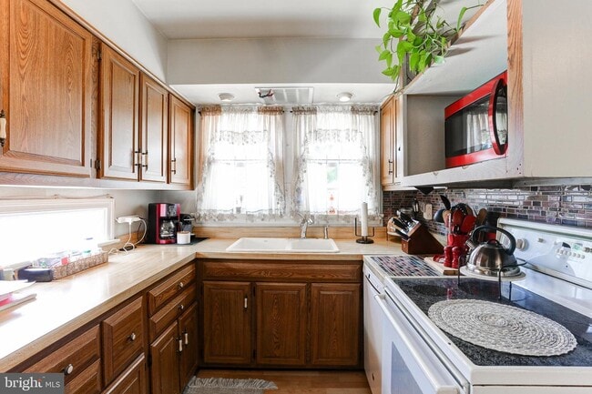 Building Photo - 242 N 29th St
