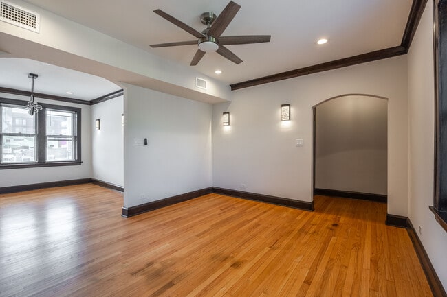 Building Photo - 6409 N Talman Ave