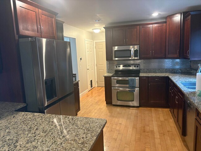 Foto del edificio - 7302 Gladstone Dr