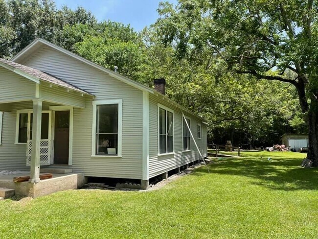 Building Photo - 155 Hooks Rd