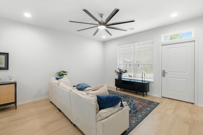 Foto del edificio - 307 Sterling St