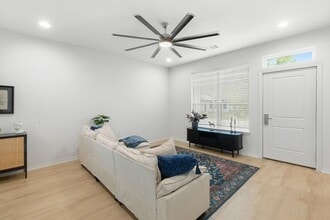 Building Photo - 307B Sterling St