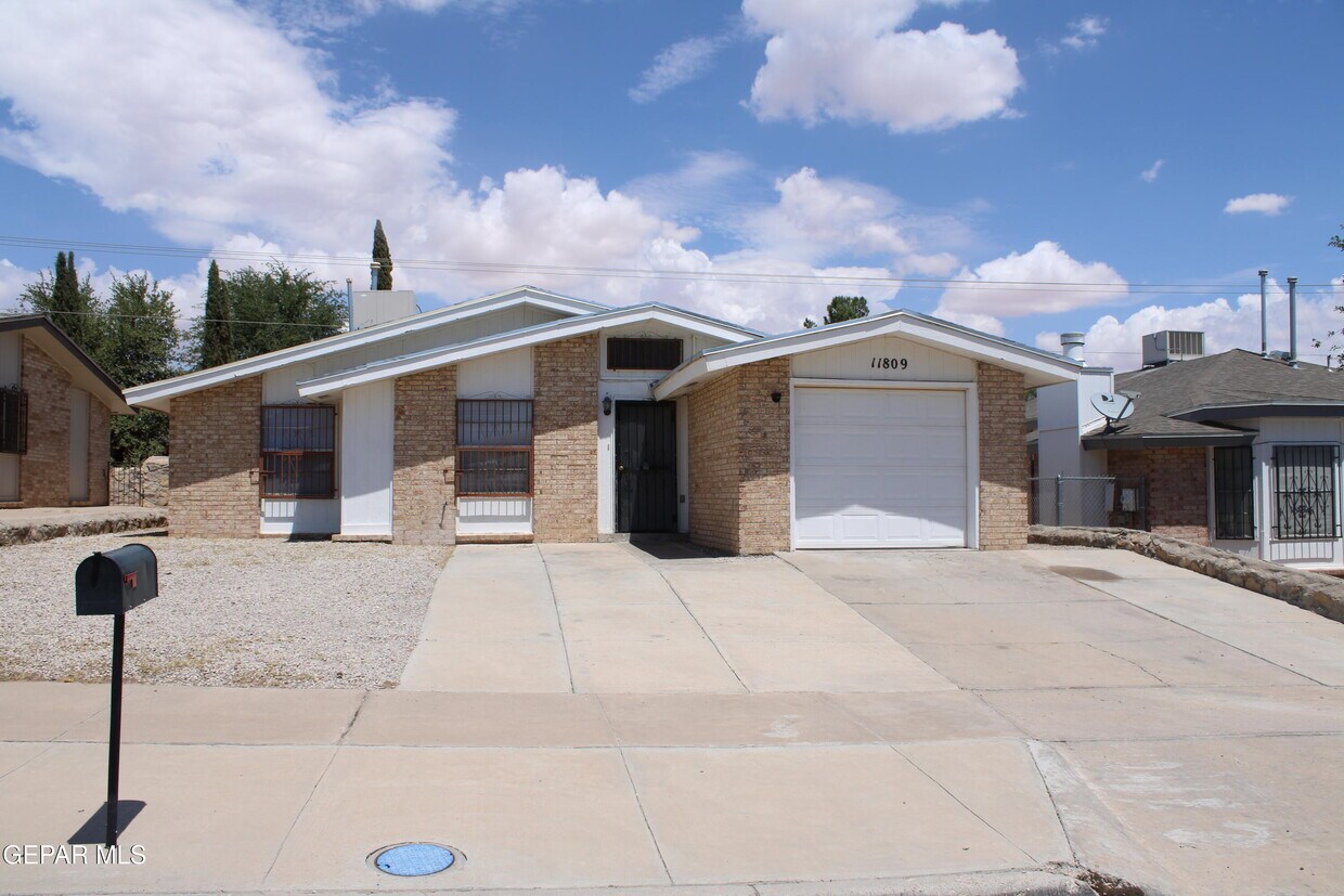 Foto principal - 11809 Dick Mayers Dr