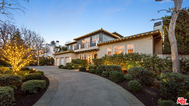 Building Photo - 1064 Amalfi Dr
