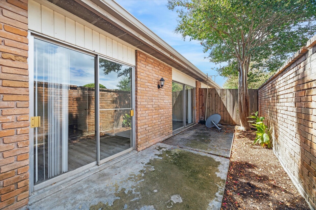 Building Photo - 3259 Branard St