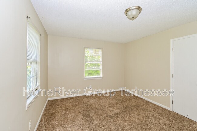 Foto del edificio - 4551 Sunny View Dr